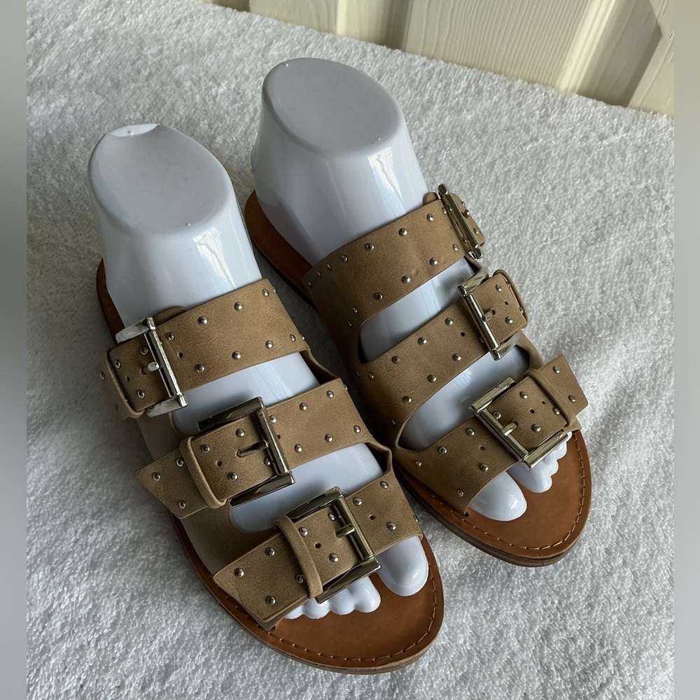 Soda Tan Buckle Strap Sandals Sz 6 - Picture 2 of 9